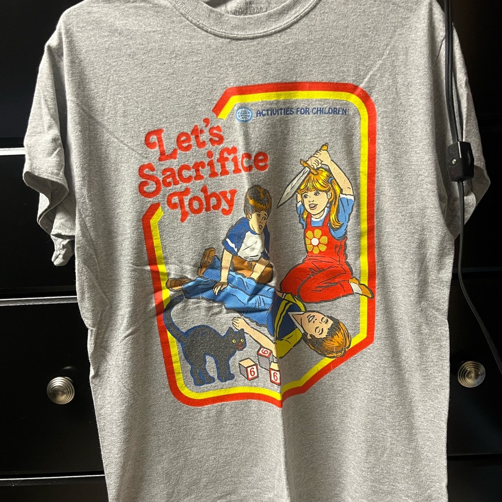 Threadless Gray and Red Retro Graphic Short Sleeve Tee